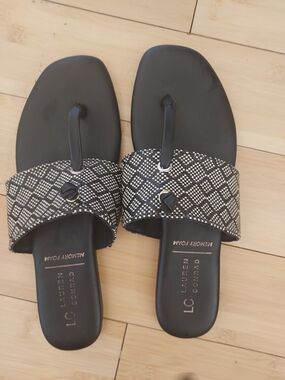 LC Lauren Conrad Black Patterned Toe-Ring Slide Sandals